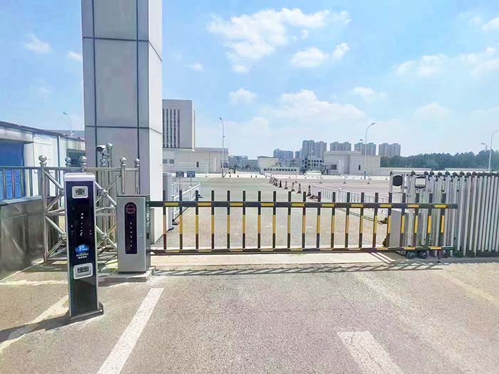 學校車牌識別系統