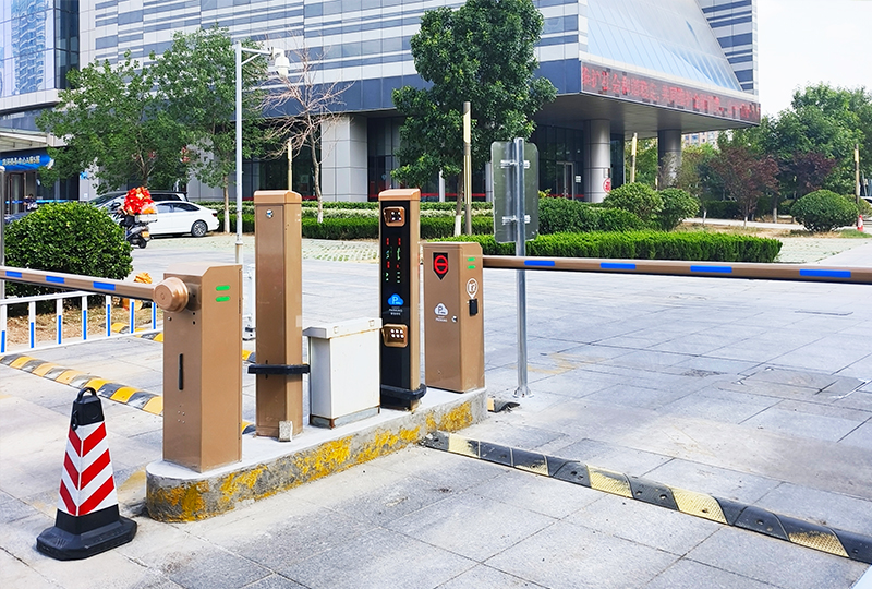 某辦公區采用 “安快” 一進一出直桿道閘