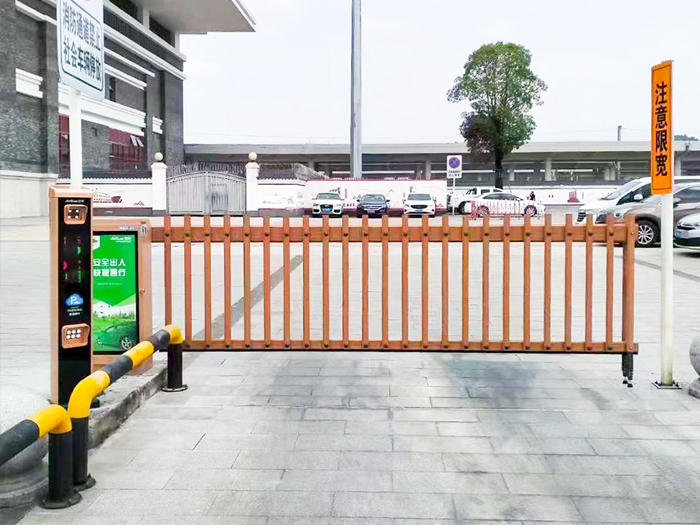 某景區停車場采用 “安快” 車牌識別系統