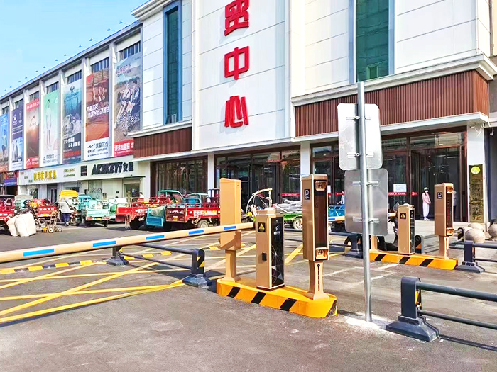 某商貿(mào)中心采用 “安快” 停車(chē)場(chǎng)車(chē)牌識(shí)別系統(tǒng)