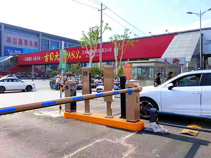 某大廈采用 “安快” 停車(chē)場(chǎng)車(chē)牌識(shí)別系統(tǒng)