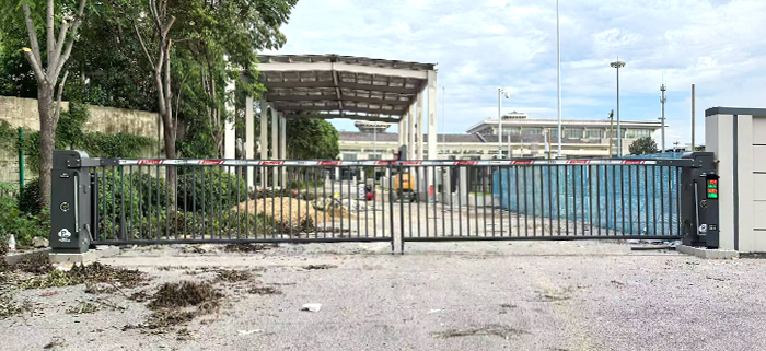 某大型體育館采用 “安快” 一進一出重型道閘