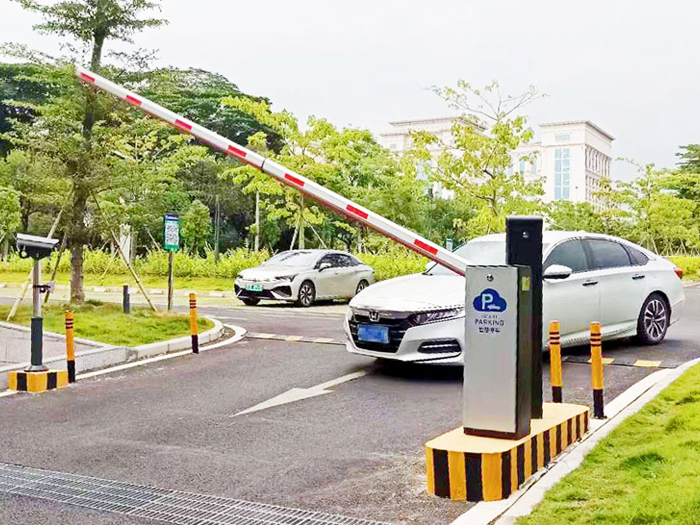 某戶外停車場采用 “安快” 車牌識別系統(tǒng)案例